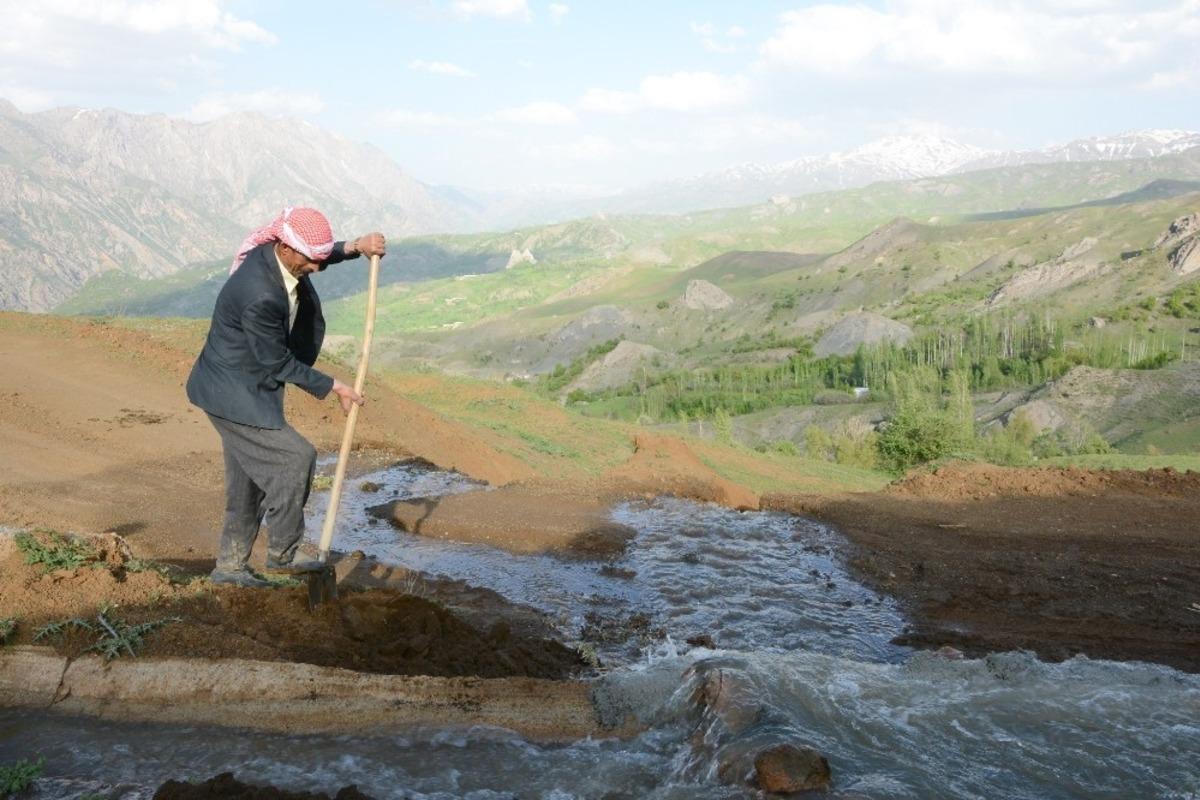 Dokuz yıldır kullanılmayan sulama kanalı yenilendi