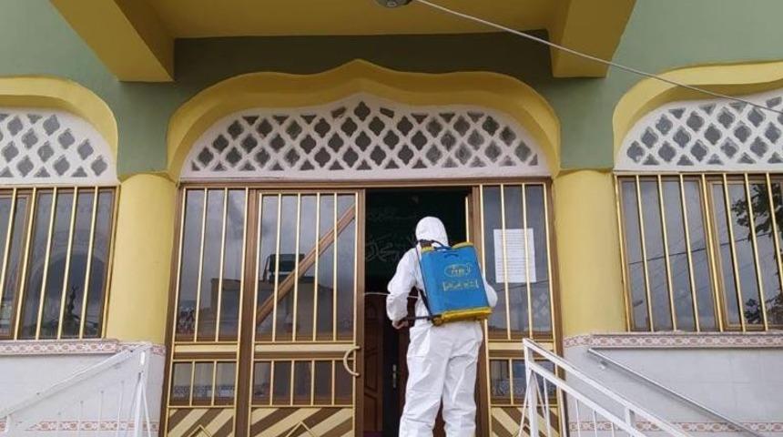 Manisa B&uuml;y&uuml;kşehir Belediyesi camileri dezenfekte etti