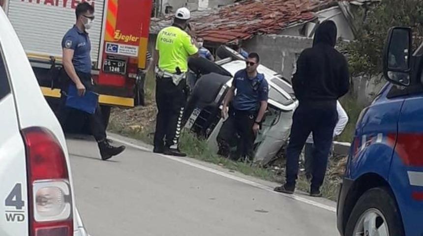 Beypazarı&rsquo;nda k&ouml;peğe &ccedil;arpmamak i&ccedil;in ara&ccedil; takla attı: 1 yaralı