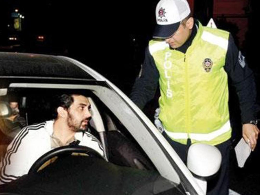 Popstar Bayhan polise yakalandı