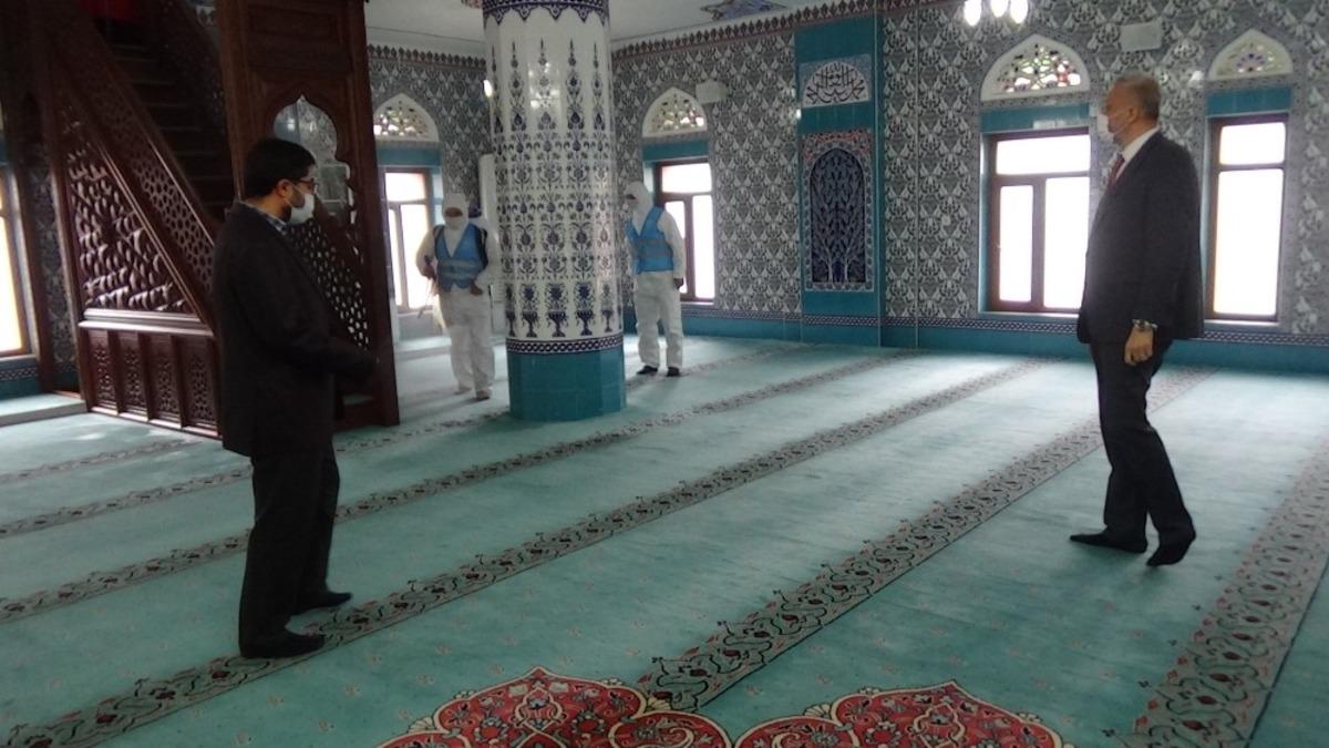 Simav&rsquo;da camiler dezenfekte ediliyor