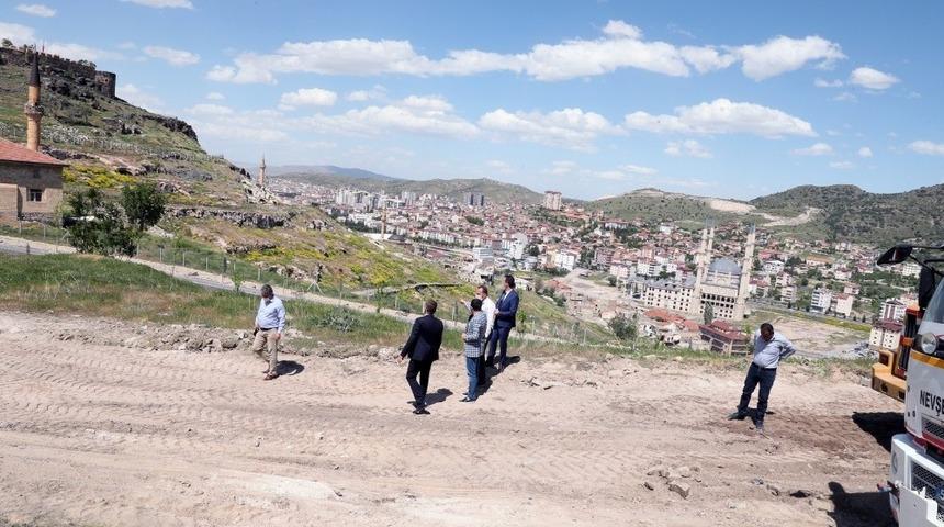 Nevşehir Kalesi&rsquo;ni Meryem Ana ve &Ccedil;anlı Kilise&rsquo;ye bağlayan yolda &ccedil;alışmalar başlatıldı