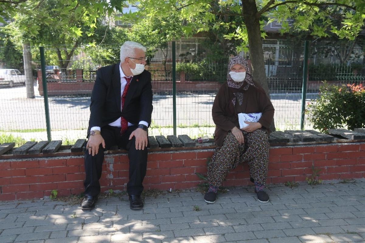 Belediye Başkanı Y&uuml;ksel, 65 yaş ve &uuml;st&uuml; vatandaşlarla bayramlaştı