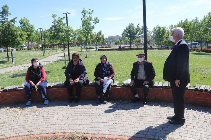 Belediye Başkanı Yüksel, 65 yaş ve üstü vatandaşlarla bayramlaştı G3