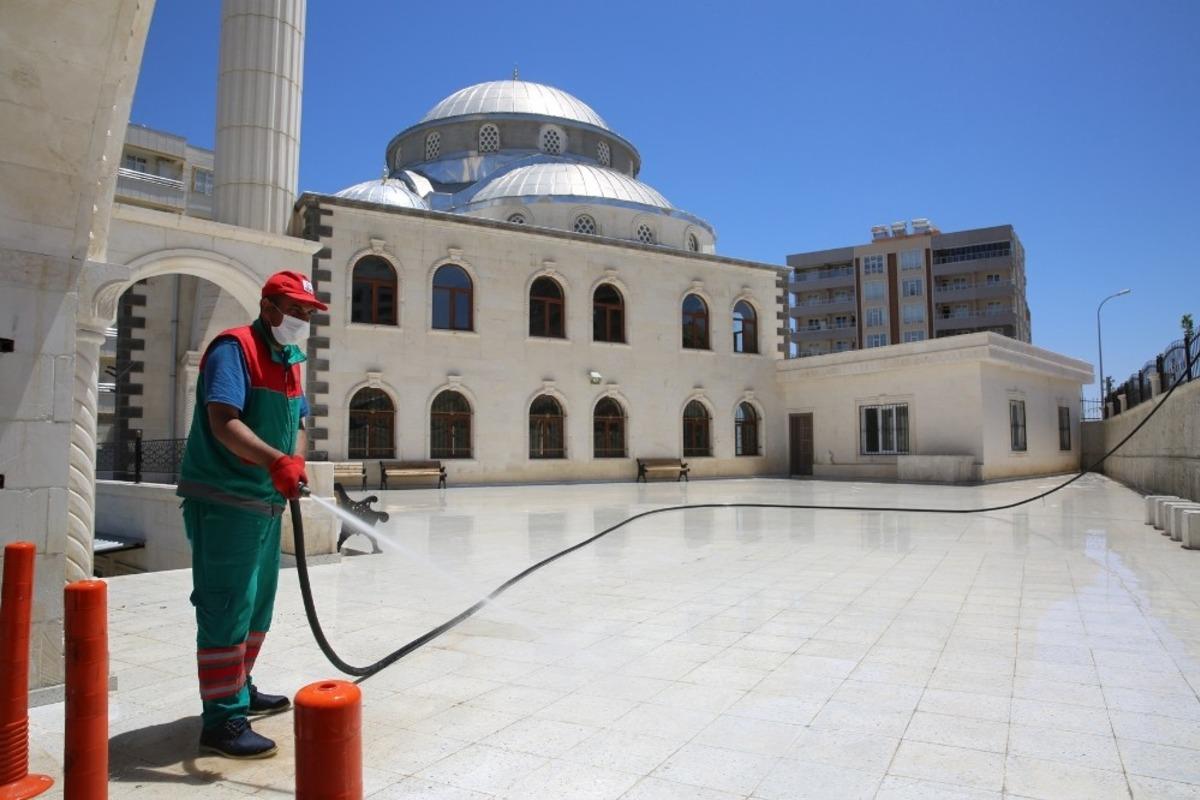 Karak&ouml;pr&uuml;&rsquo;de camiler ibadete hazırlanıyor