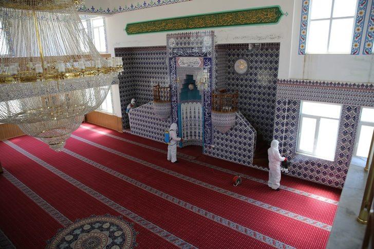 Karaköprü’de camiler ibadete hazırlanıyor G3