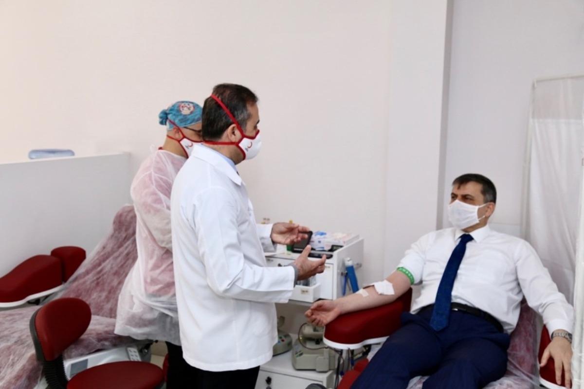 Vali &Ccedil;ift&ccedil;i&rsquo;den 29&rsquo;ncu kan bağışı