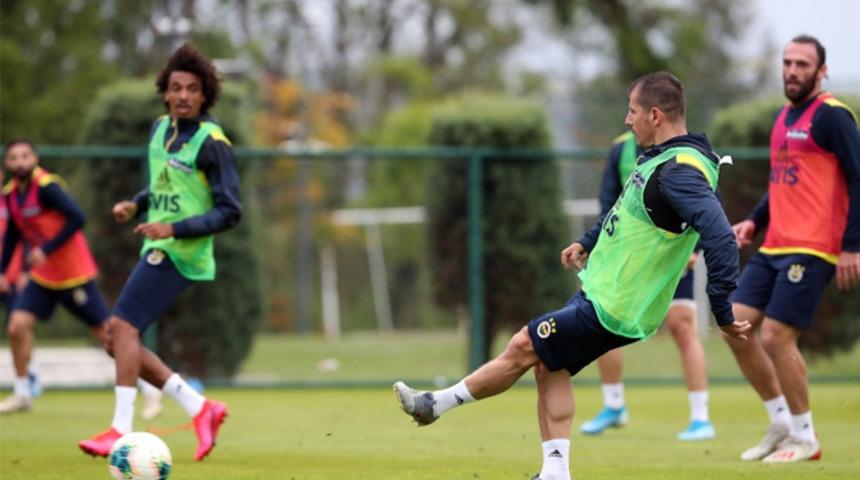 Fenerbahçe çift antrenmanla günü noktaladı