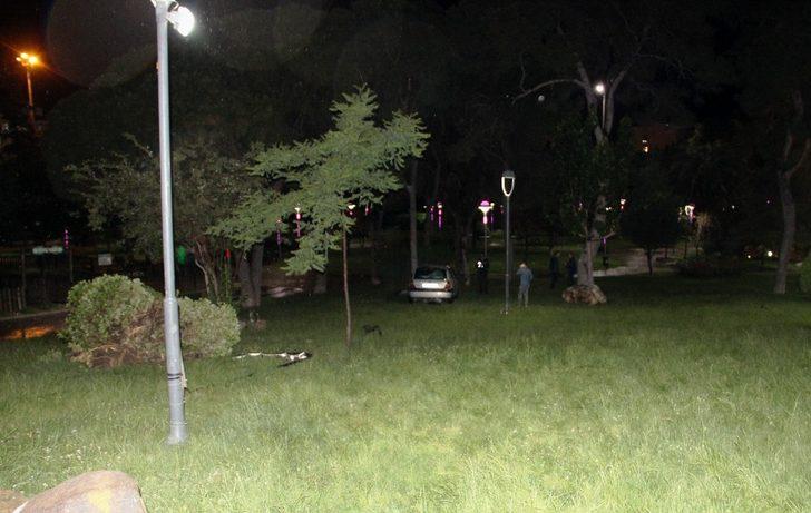 Manisa'da faciaya ramak kala! Önce meydana daldı ardından parka uçtu G4
