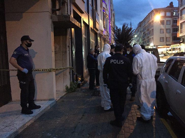 Sokağa çıkma kısıtlaması bitmesine rağmen kendisine ulaşılamayan adam evinde ölü bulundu G1