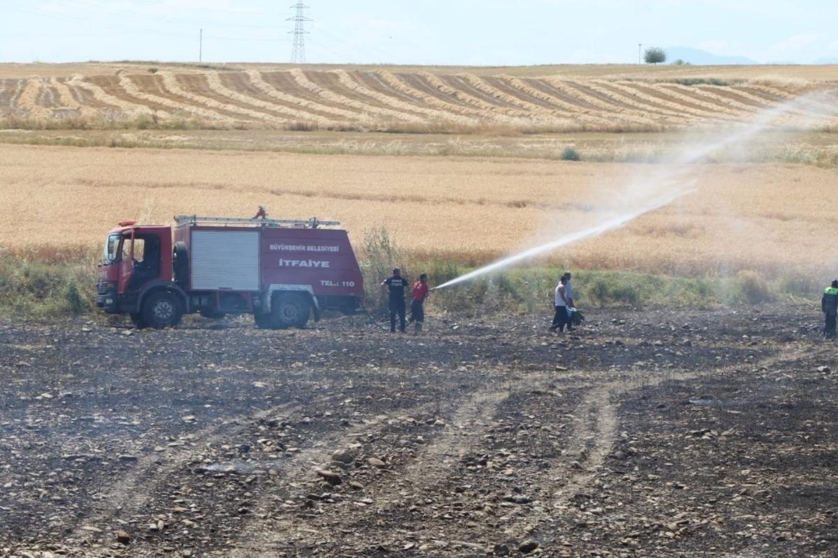 Kozan&rsquo;da anız yangını