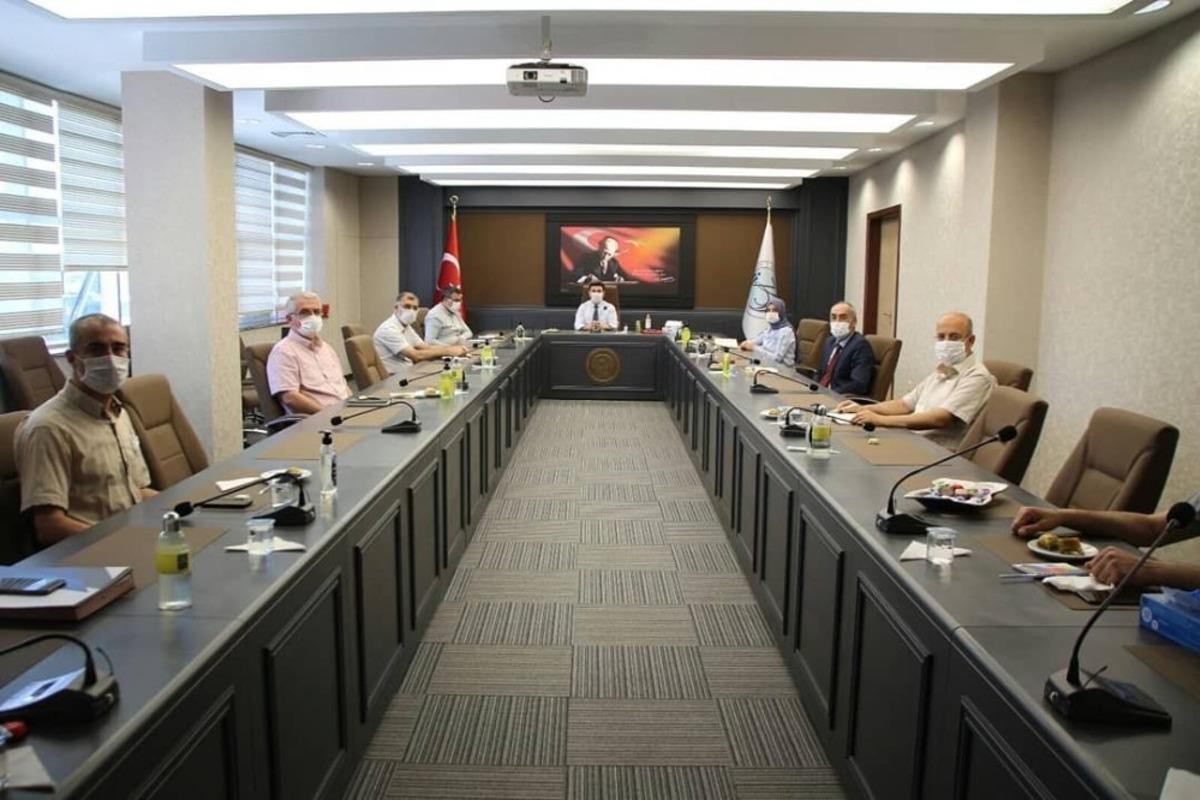 Rekt&ouml;r Karacoşkun personelle bayramlaştı
