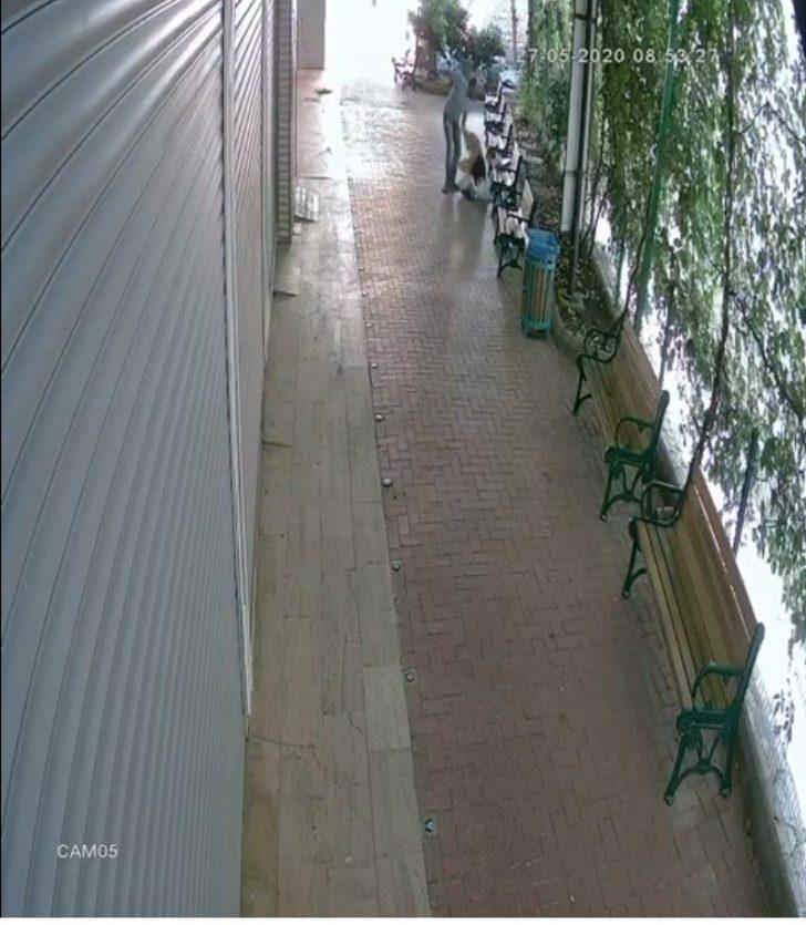 Banka müdürü kadın sokak ortasında dayak yedi G3