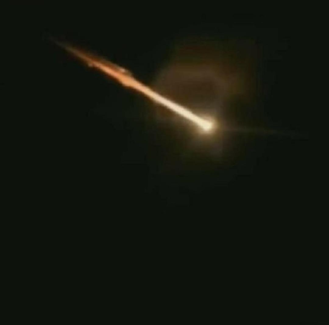 Bir&ccedil;ok şehirden g&ouml;r&uuml;ld&uuml;! Işık h&uuml;zmesi meteor muydu? 