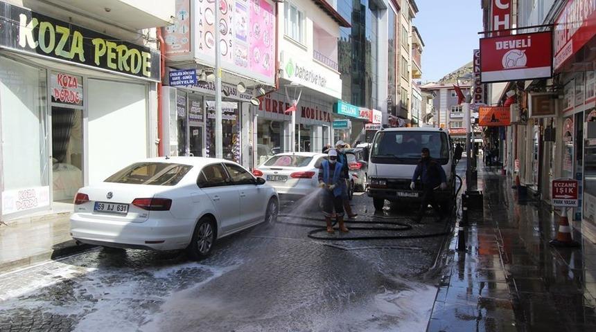 Bayburt&rsquo;ta korona vir&uuml;s tedbirleri kapsamında dezenfekte &ccedil;alışmaları s&uuml;r&uuml;yor
