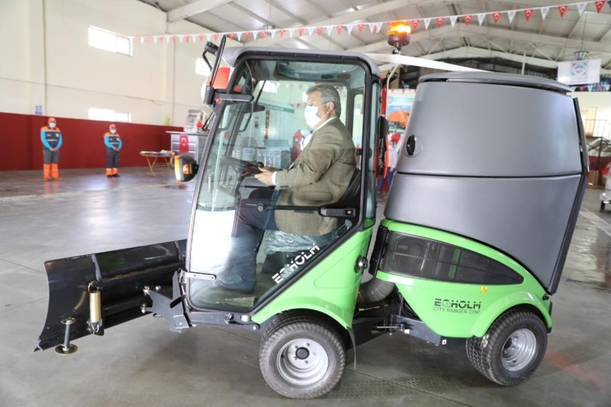 G&uuml;&ccedil;lendirilen ara&ccedil; filosu ile Melikgazi&rsquo;de daha etkin hizmet verilecek