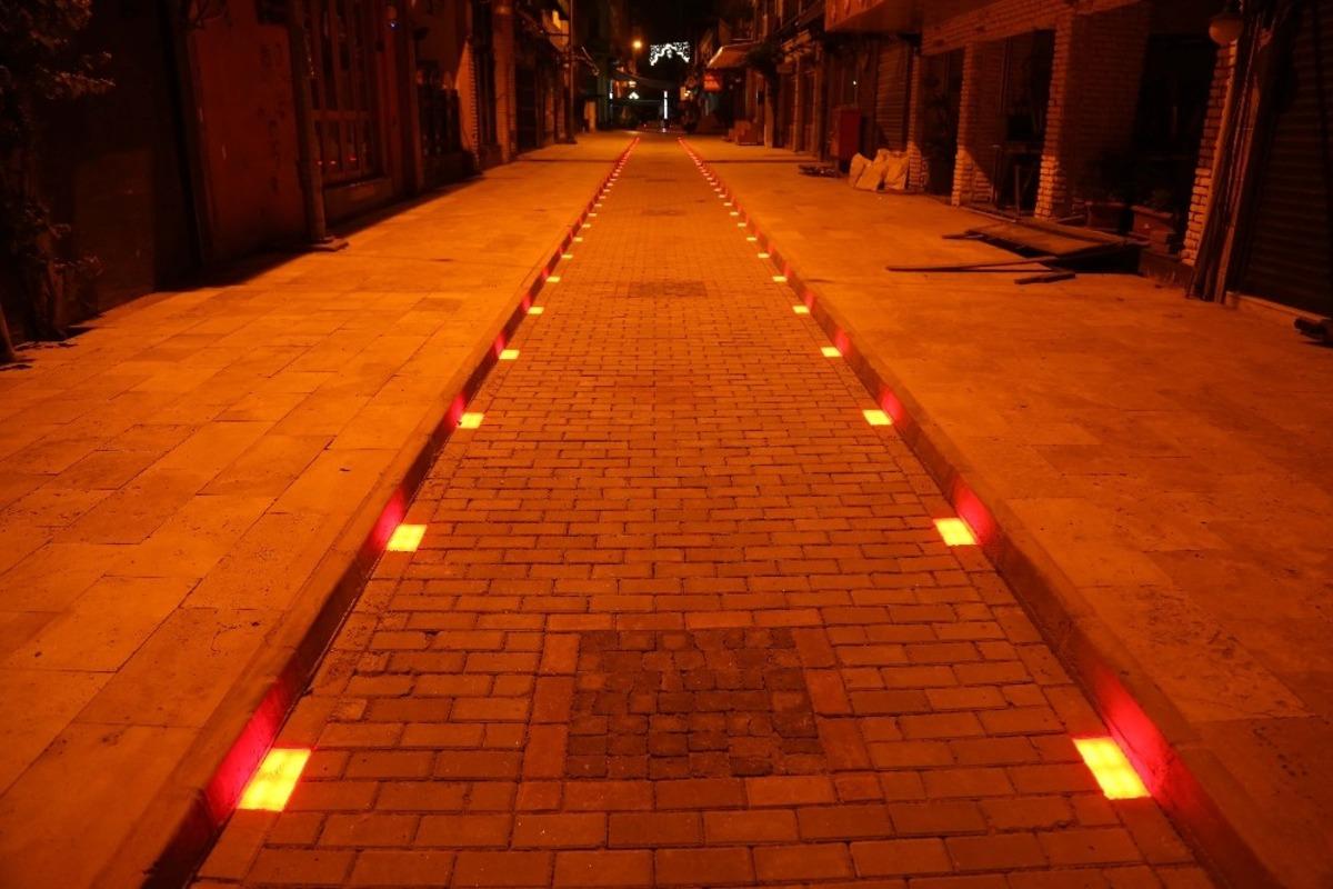 Efeler&rsquo;in yeni sokakları ışıl ışıl oldu