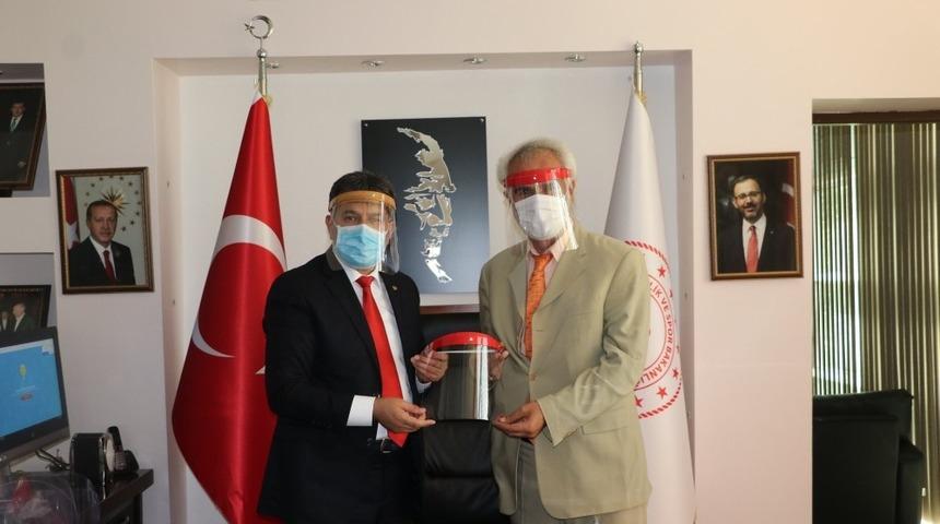 Gen&ccedil;lik Merkezi&rsquo;nden berberler ve kuaf&ouml;rlere 600 siperlik maske