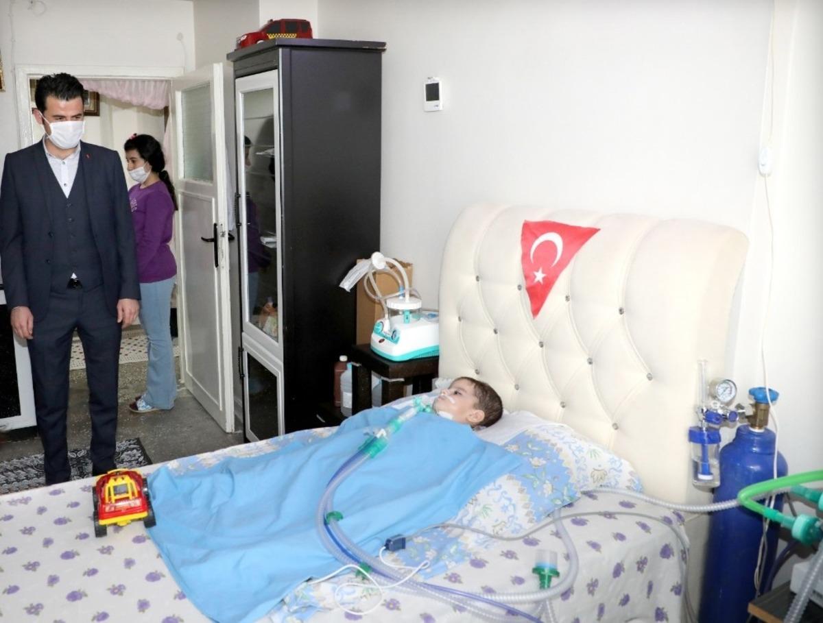 Kaymakam Beşikci minik Yusuf&rsquo;a umut oldu