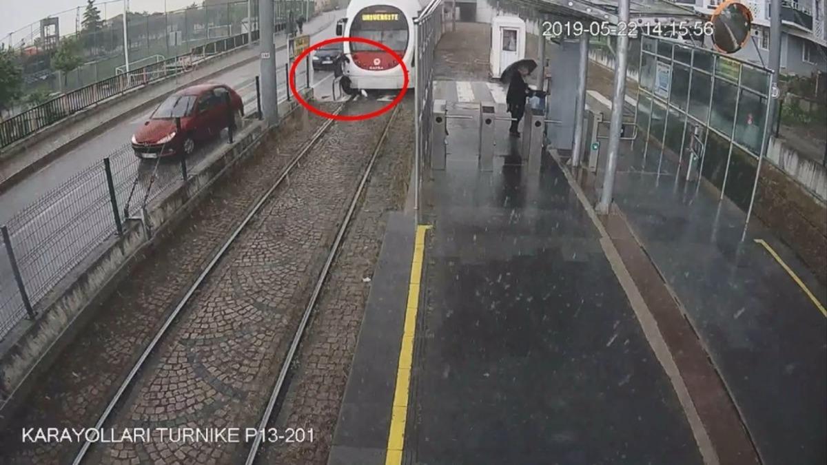 Dikkatsizliklerini az daha canlarıyla &ouml;deyeceklerdi