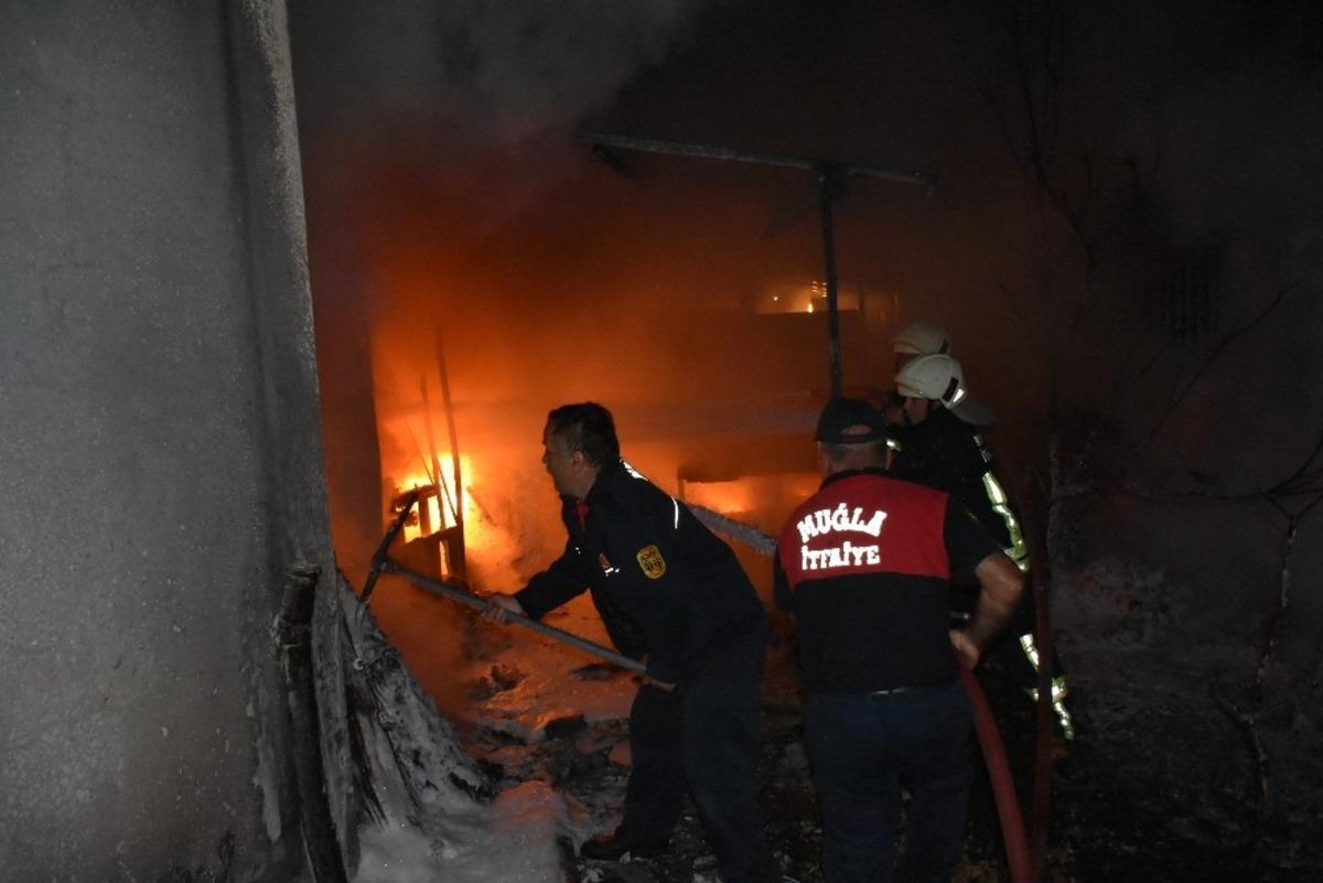 Marmaris&rsquo;teki yangın korkuttu