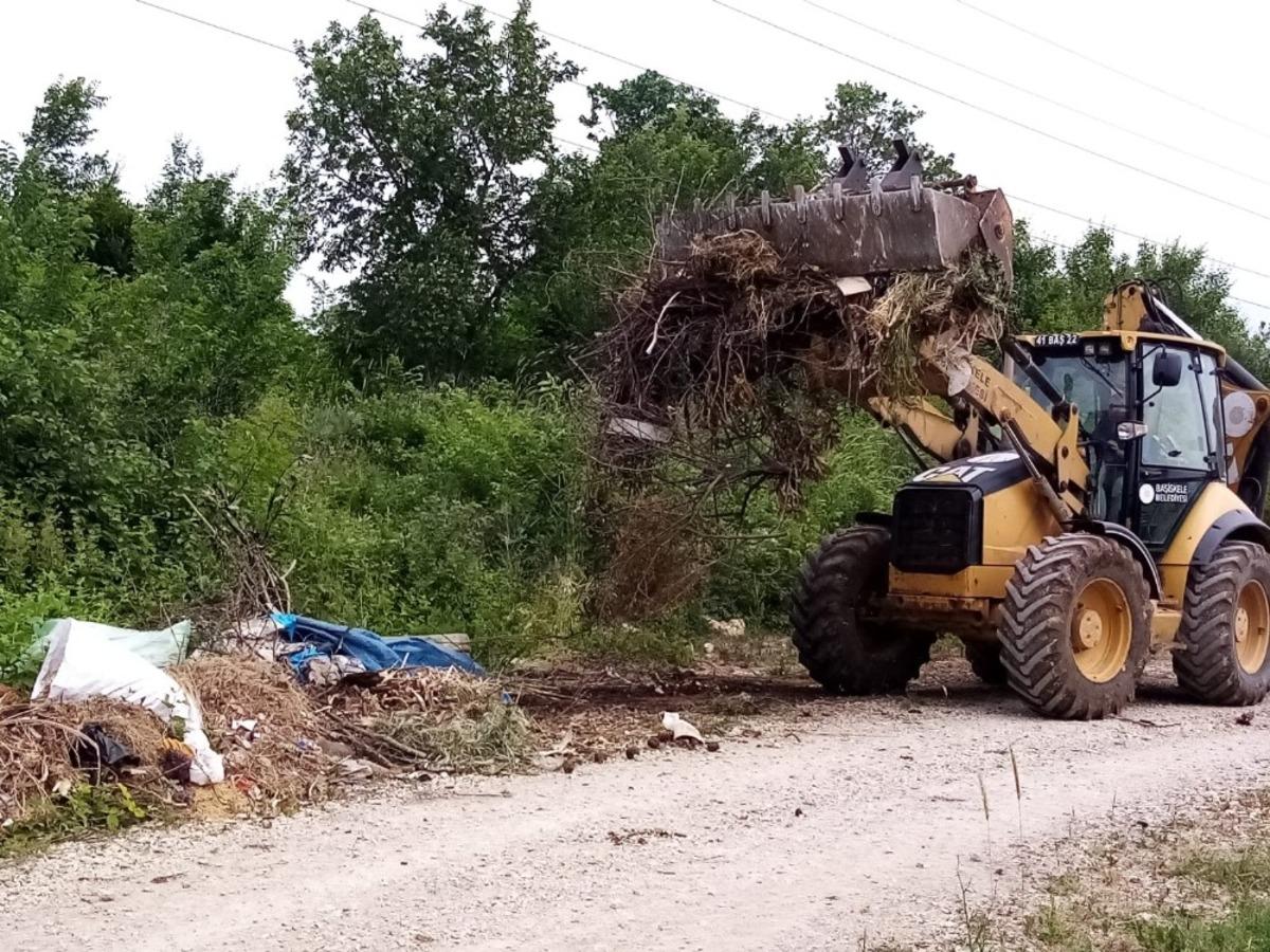 Başiskele&rsquo;de molozlar anında toplanıyor