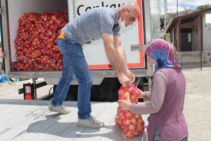 Çankaya’dan dar gelirli vatandaşlara kuru soğan yardımı G3