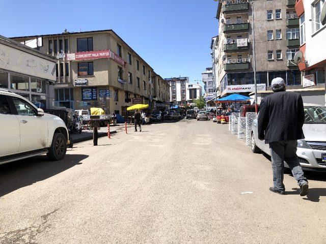 Kars’ta cadde ve kaldırımlar işgal altında