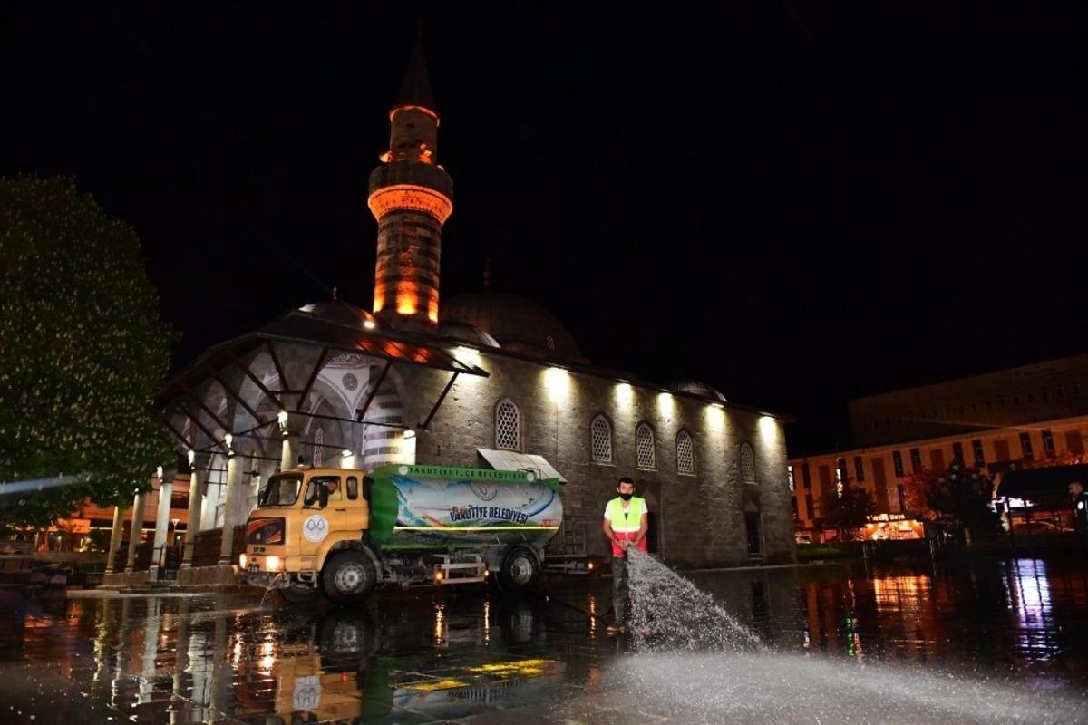 Yakutiye&rsquo;de cuma namazı hazırlığı