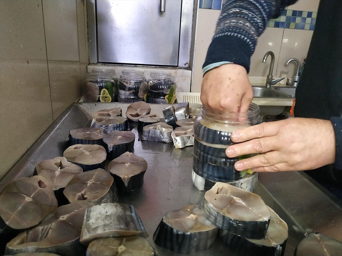 Sezonunda avlanan torikler lakerdaya d&ouml;n&uuml;şt&uuml;! Kavanozu 200 liradan satılıyor