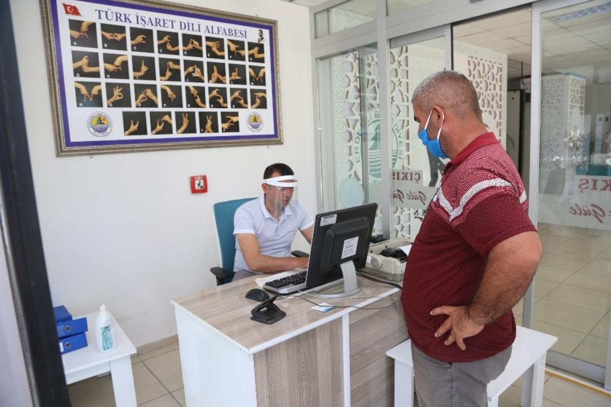 Erdemli Belediyesi, bina girişinde vezne oluşturdu