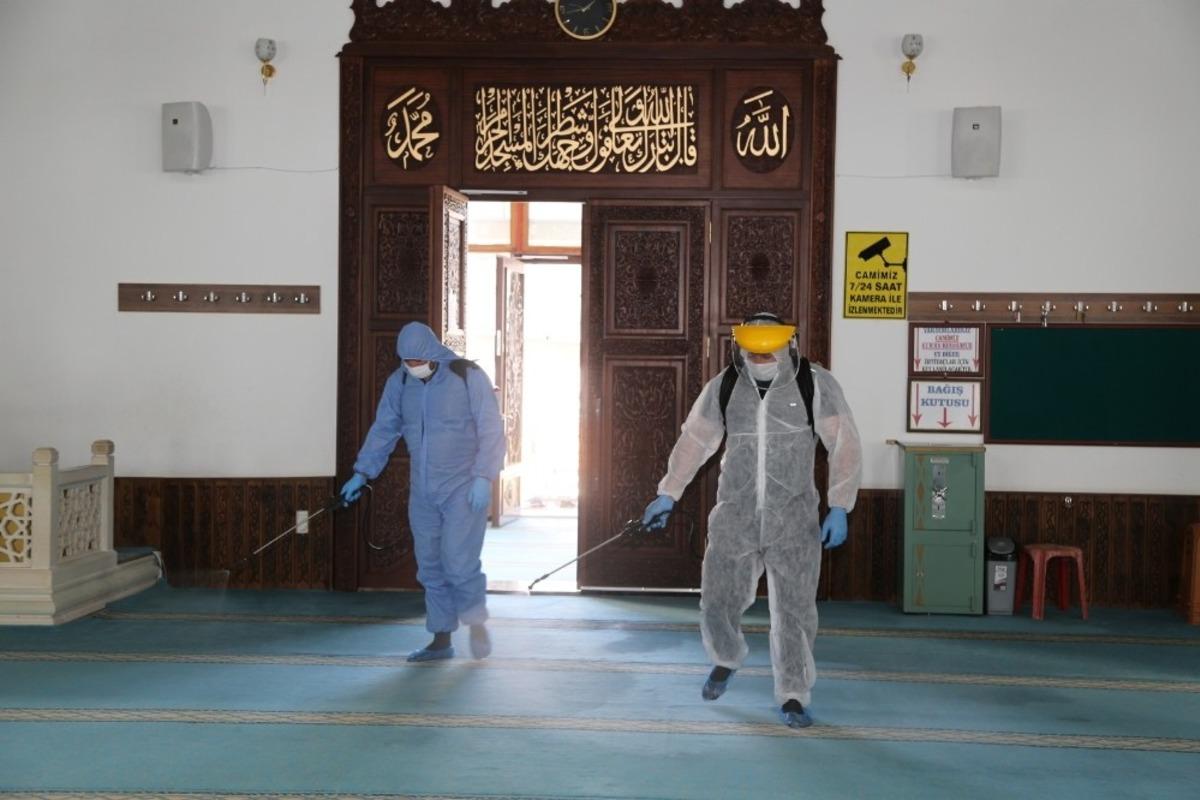 Niğde&rsquo;de ibadete a&ccedil;ılacak olan camiler dezenfekte ediliyor