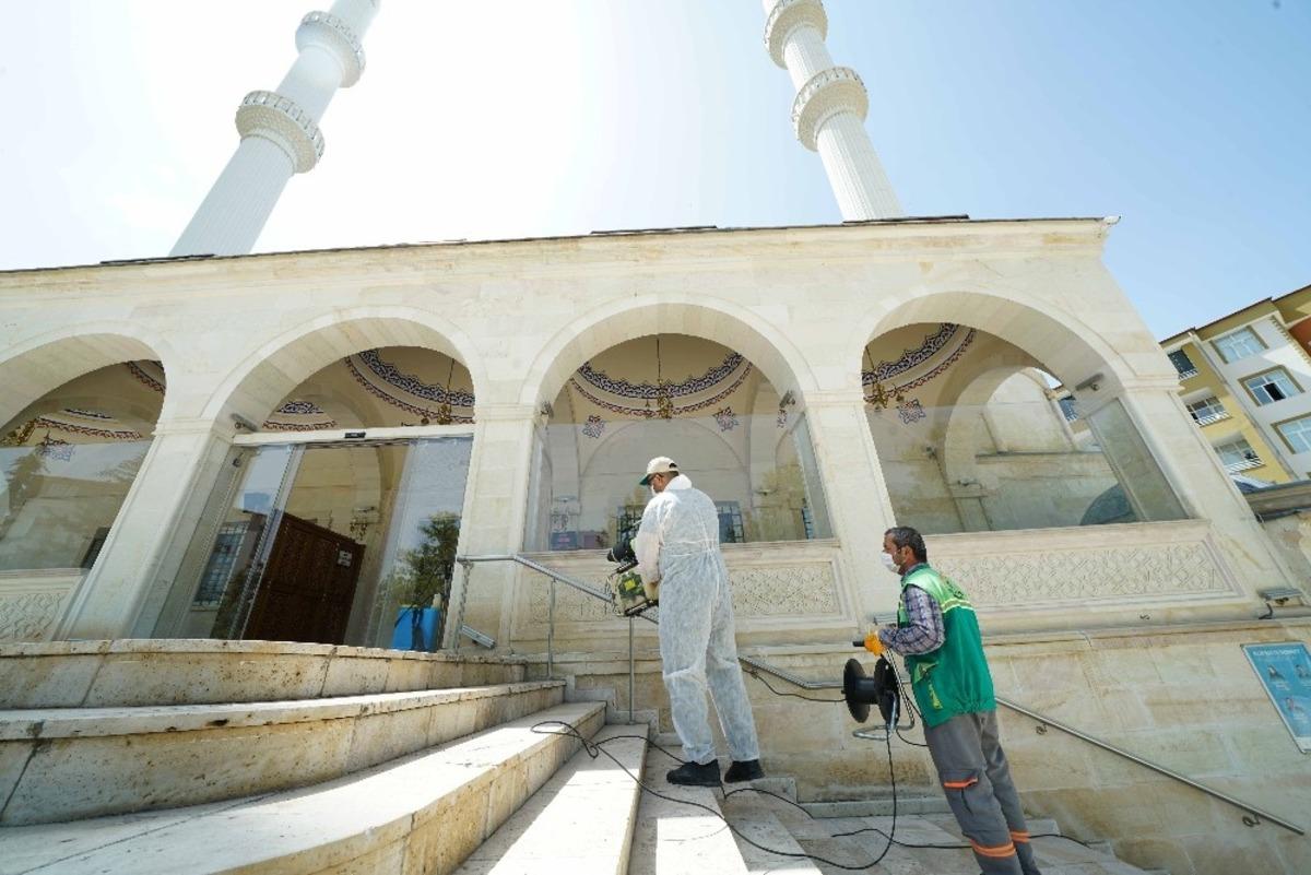 Malatya&rsquo;da cami avluları dezenfekte ediliyor