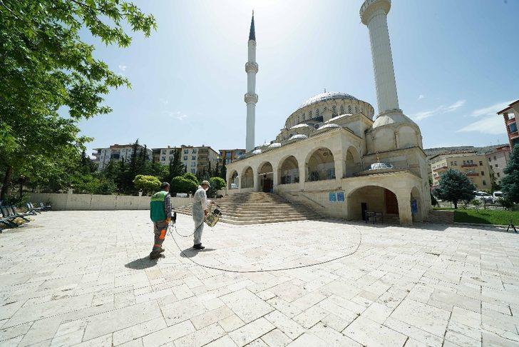 Malatya’da cami avluları dezenfekte ediliyor G3