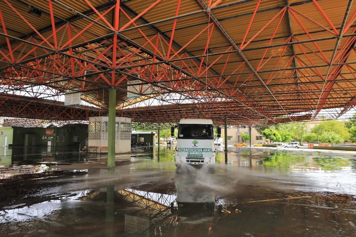 Şehitkamil&rsquo;deki Cuma namazı kılınacak alanlar dezenfekte edildi
