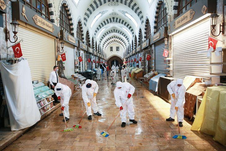 Tarihi Mısır Çarşısı'nda temizlik ve dezenfeksiyon çalışması yapıldı G1