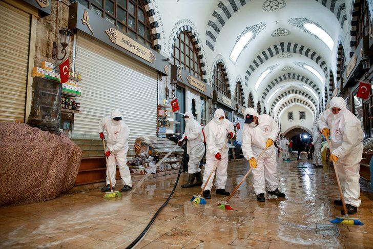 Tarihi Mısır Çarşısı'nda temizlik ve dezenfeksiyon çalışması yapıldı G5