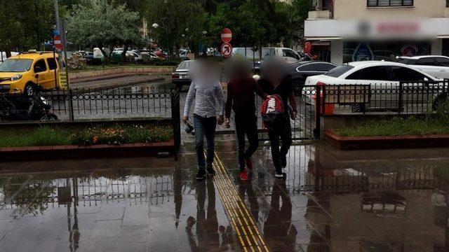 Kuşadası’nda aranan 3 hırsızlık şüphelisi tutuklandı