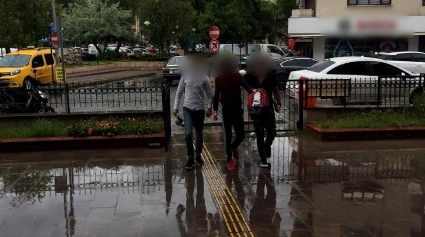 Kuşadası&rsquo;nda aranan 3 hırsızlık ş&uuml;phelisi tutuklandı