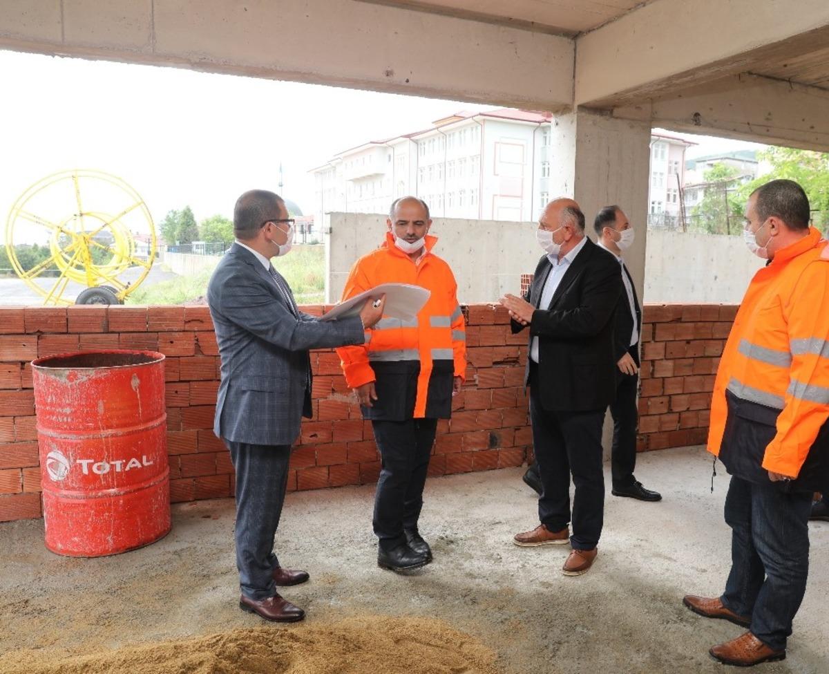 Başkan S&ouml;ğ&uuml;t &Ccedil;amlıtepe&rsquo;de spor kompleksini inceledi