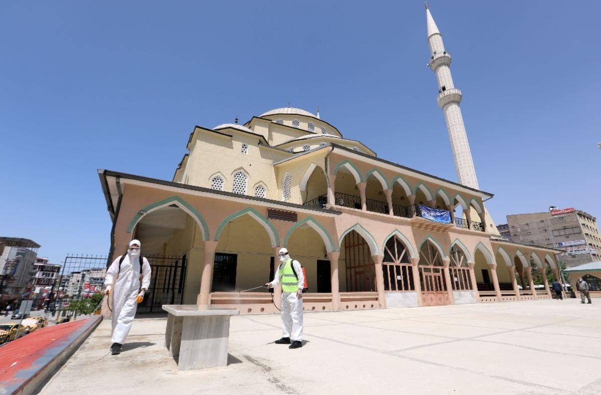 Van&rsquo;da camiler Cuma namazına hazır