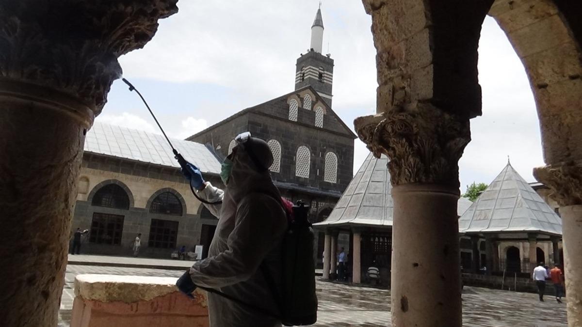 Diyarbakır&rsquo;da &rsquo;cuma namazı&rsquo; hazırlığı