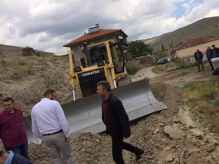 Şuhut’ta köy yollarında çalışmalar devam ediyor G2