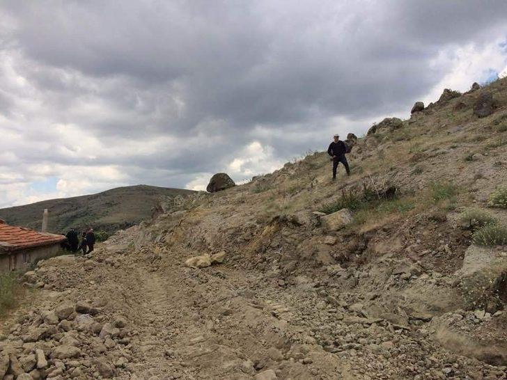 Şuhut’ta köy yollarında çalışmalar devam ediyor G3