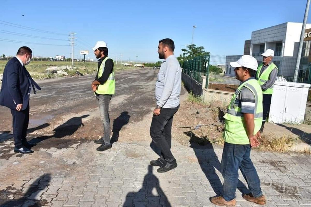 Bağlarda yol yapım &ccedil;alışmaları devam ediyor