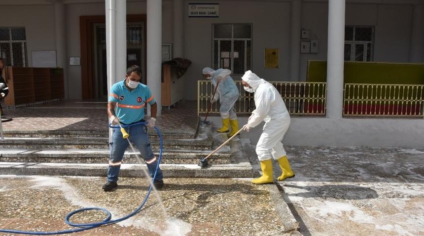 Ceyhan&rsquo;ın camileri cuma namazına hazırlandı