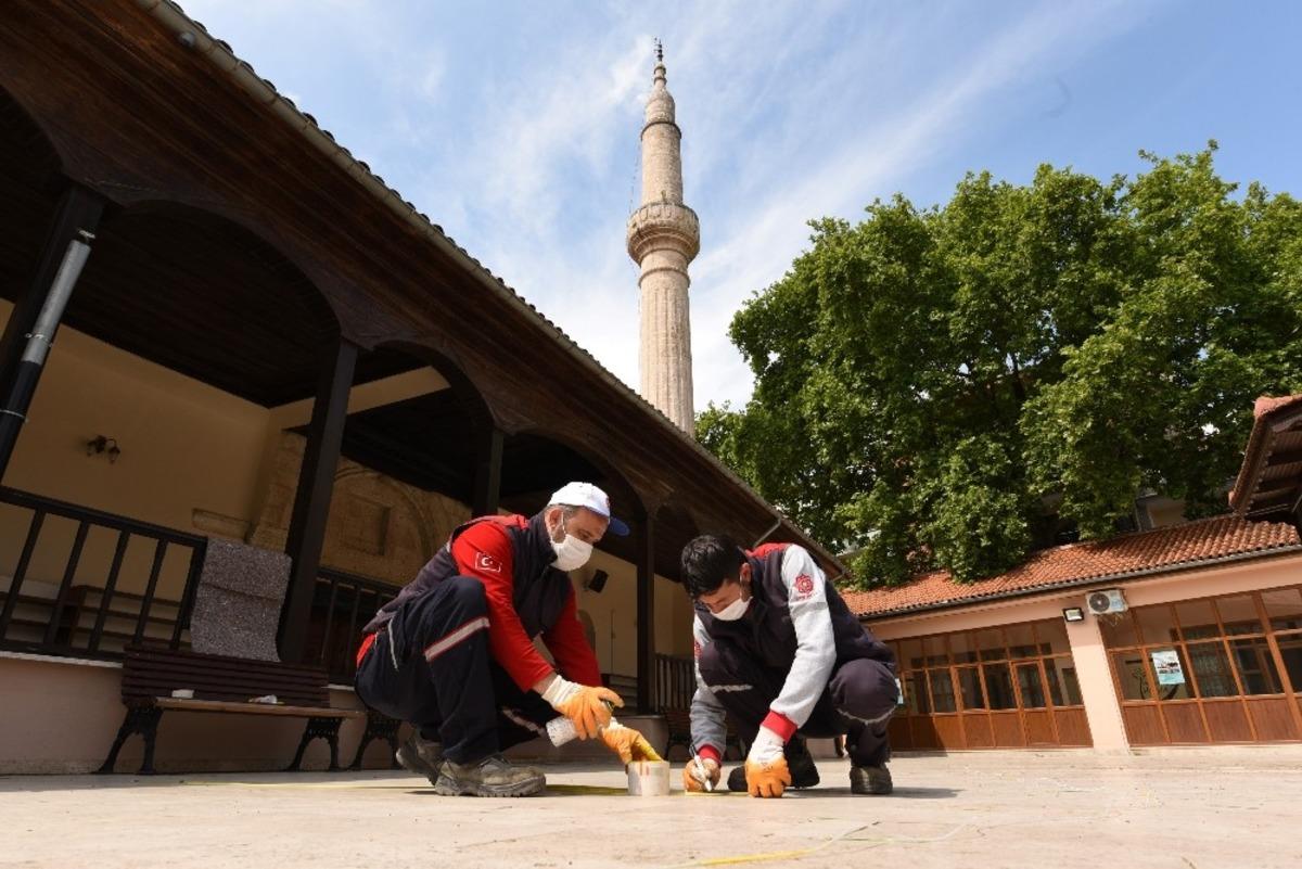 Karesi&rsquo;de camiler ibadete hazır