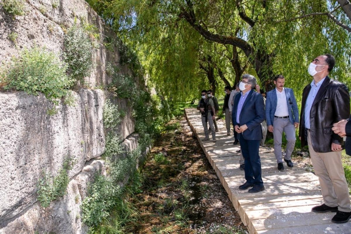 Vali Bilmez, Van Kalesi ve Akdamar Adası&rsquo;nda incelemede bulundu