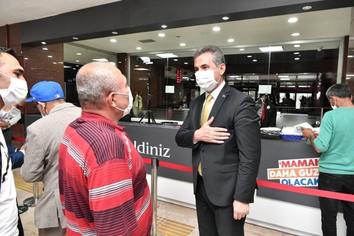 Mamak&rsquo;ta sosyal mesafeli bayramlaşma