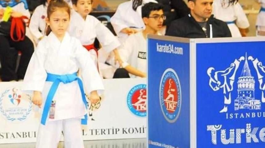 Online Kata şampiyonasında de Isparta r&uuml;zgarı